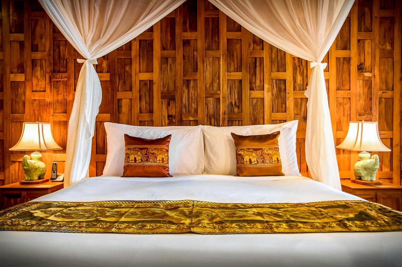 Santhiya Koh Phangan Resort&Spa - SHA Extra Plus Bagian luar foto A bed with a mosquito net
