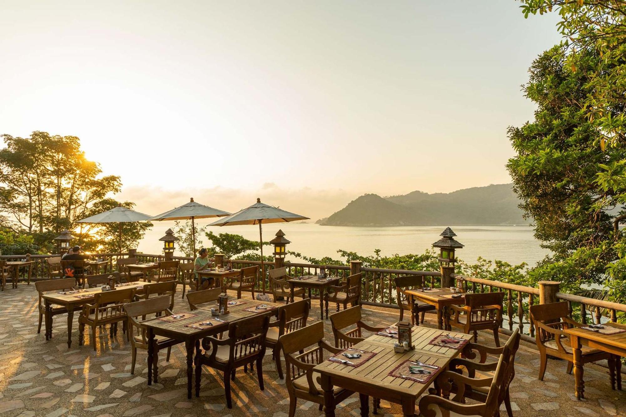 Santhiya Koh Phangan Resort&Spa - SHA Extra Plus Bagian luar foto The Deck at The Repulse Bay