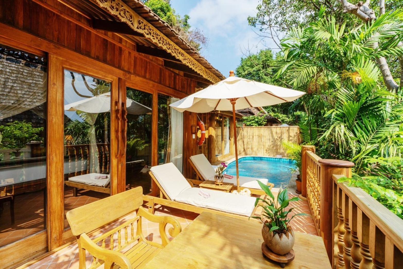 Santhiya Koh Phangan Resort&Spa - SHA Extra Plus Bagian luar foto A pool villa at the resort