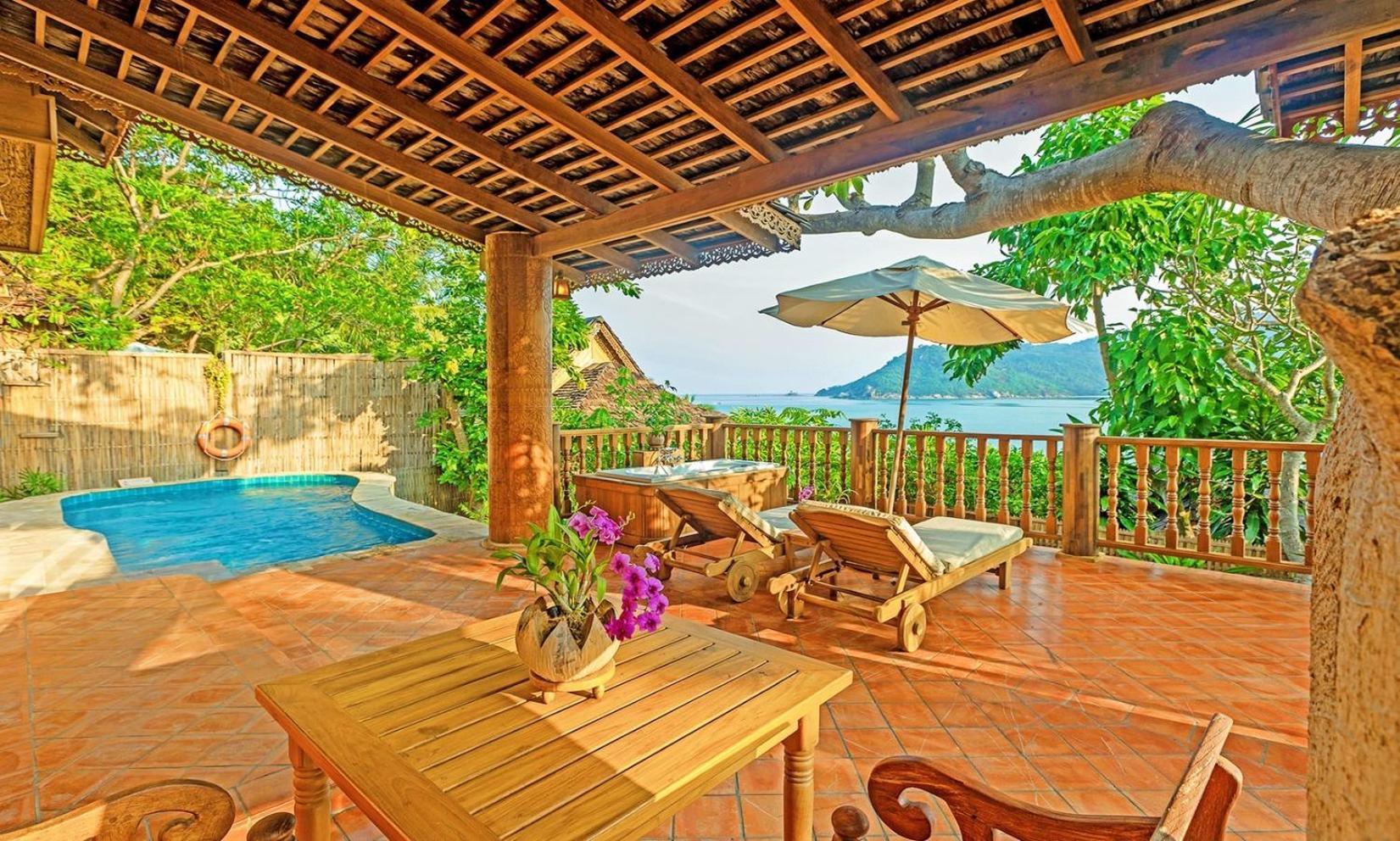 Santhiya Koh Phangan Resort&Spa - SHA Extra Plus Bagian luar foto A view of the pool at the resort
