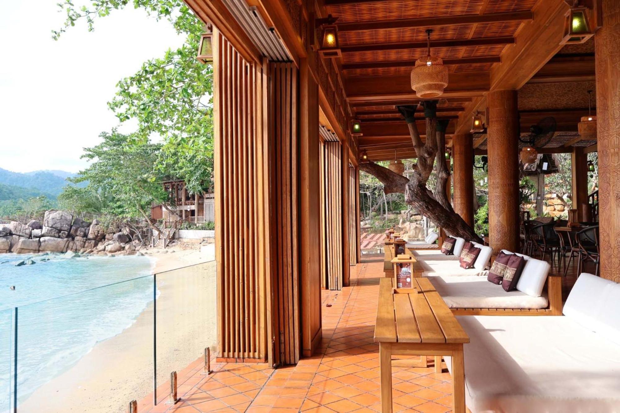 Santhiya Koh Phangan Resort&Spa - SHA Extra Plus Bagian luar foto The Beach Club
