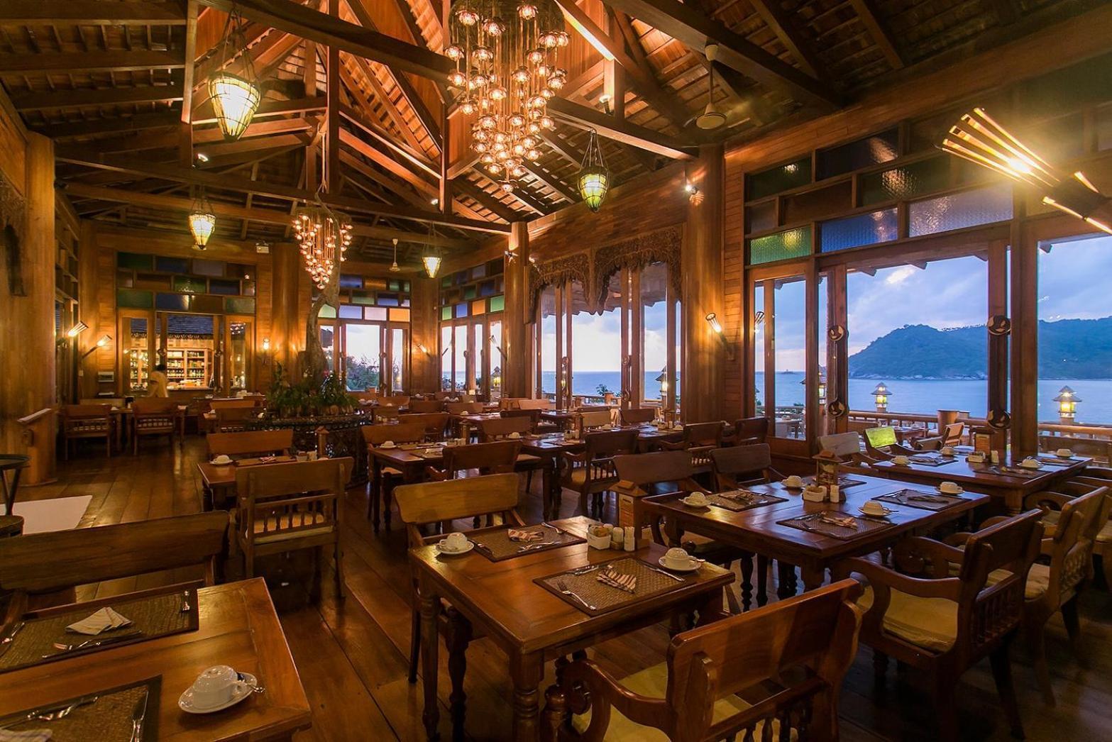 Santhiya Koh Phangan Resort&Spa - SHA Extra Plus Bagian luar foto The interior of the restaurant