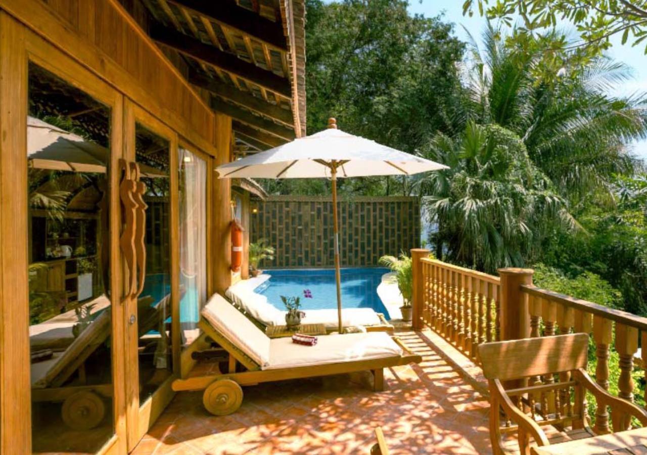Santhiya Koh Phangan Resort&Spa - SHA Extra Plus Bagian luar foto A pool villa at the resort